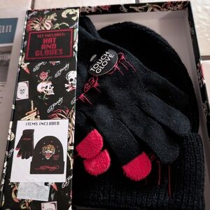 Ed Hardy Beanie and Gloves with Tiger Design *HP*